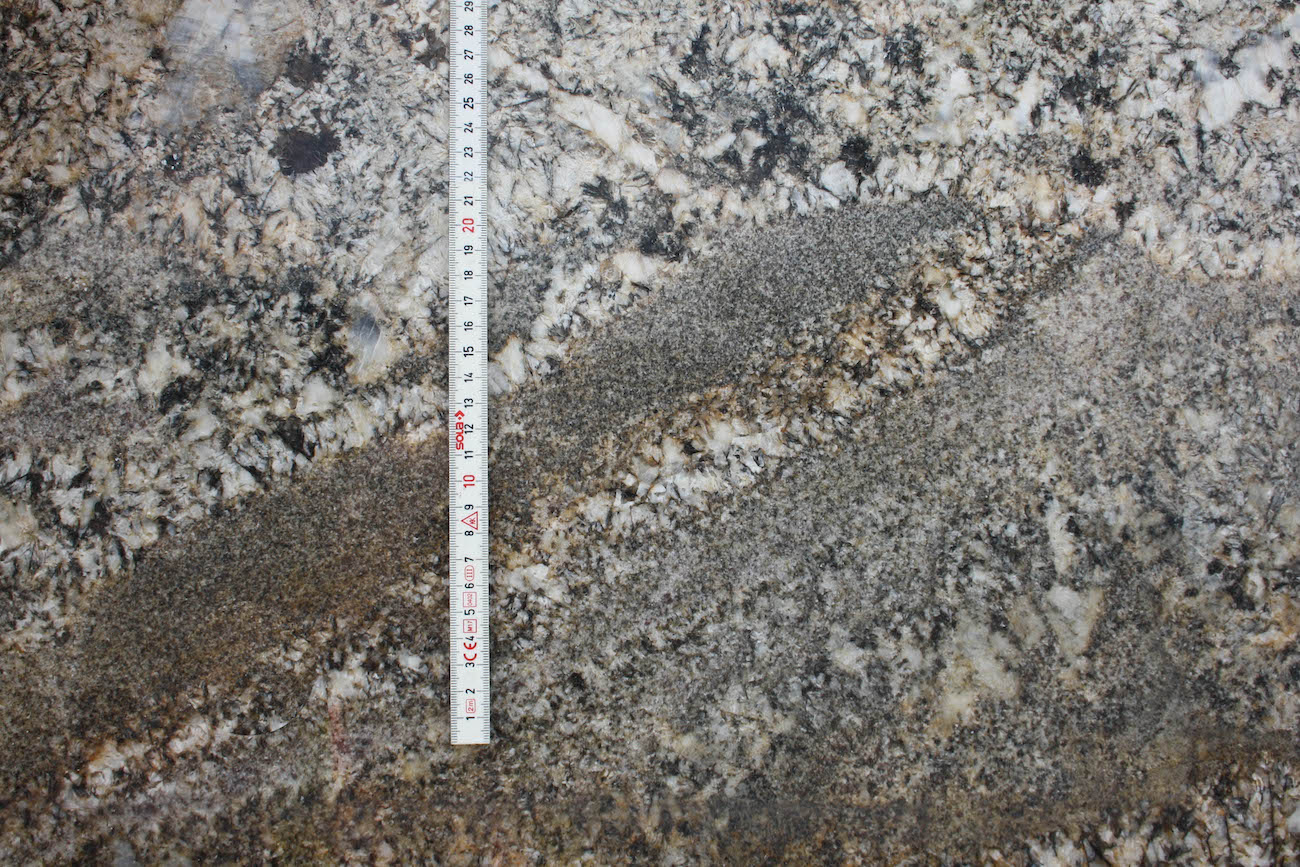 Arara Gold - Satin - Granite (Closeup)